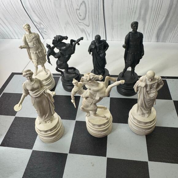 Vintage 1960s Classic Games Collector's Series Ancient Rome Chess Set (READ) - Picture 4 of 9